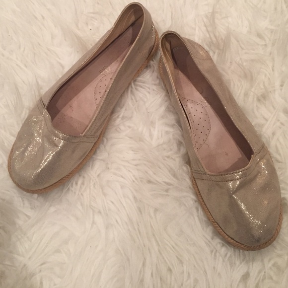 Aldo Goldish Espadrilles. - Picture 2 of 4